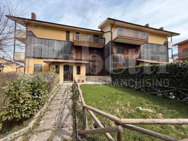 appartamento in vendita a Rocca di Mezzo in zona Rovere