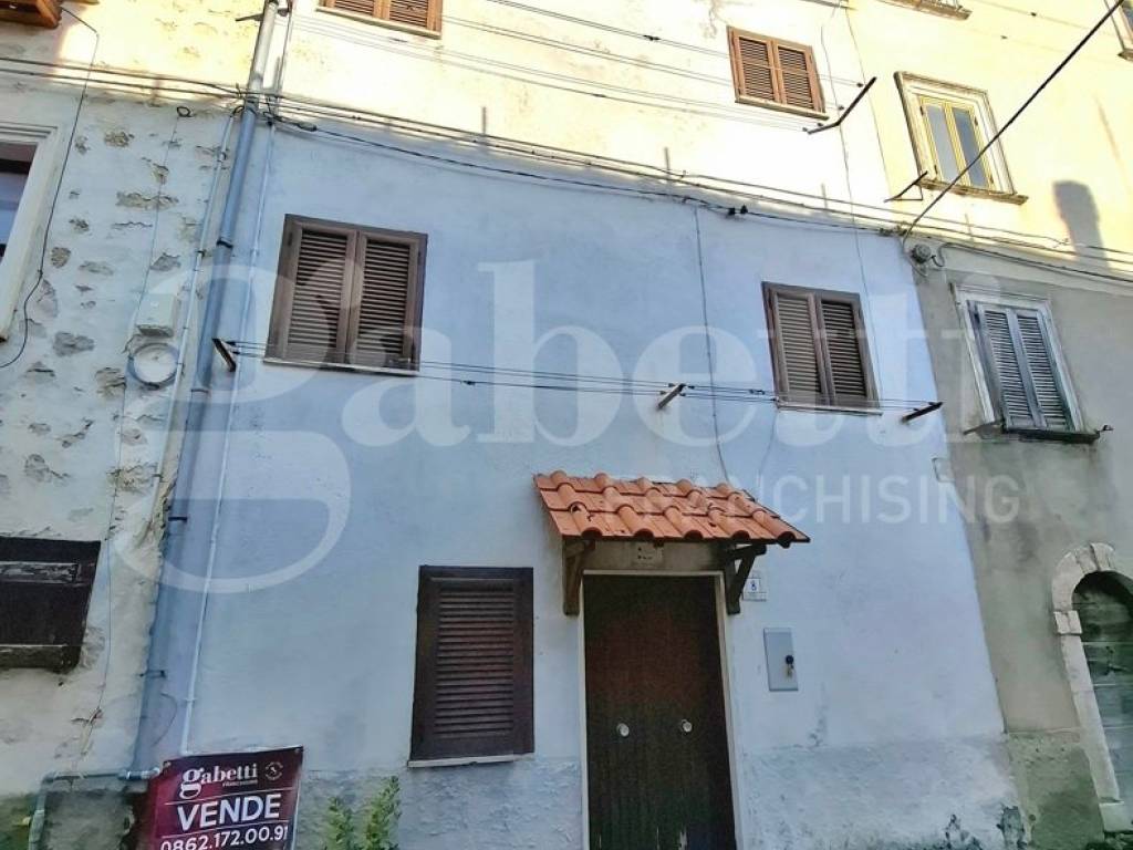 casa indipendente in vendita a Rocca di Mezzo in zona Rovere