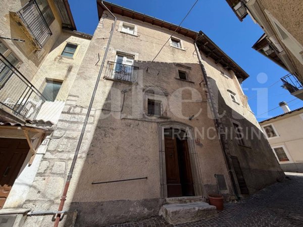casa indipendente in vendita a Rocca di Mezzo