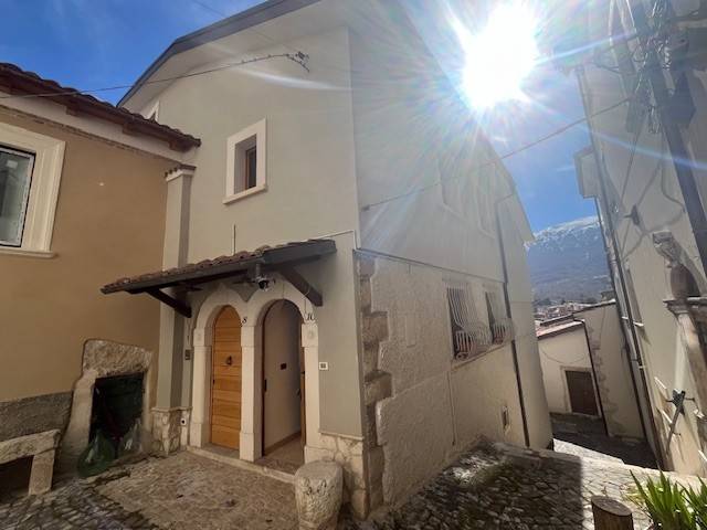 casa indipendente in vendita a Rocca di Mezzo