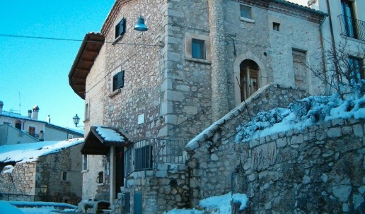 casa indipendente in vendita a Rocca di Mezzo in zona Terranera