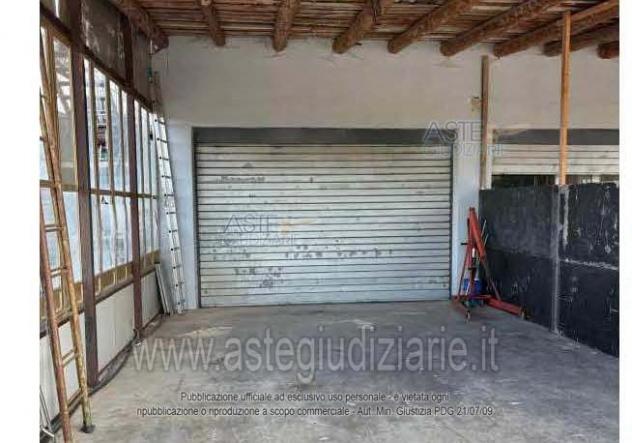locale commerciale in vendita a Rocca di Mezzo