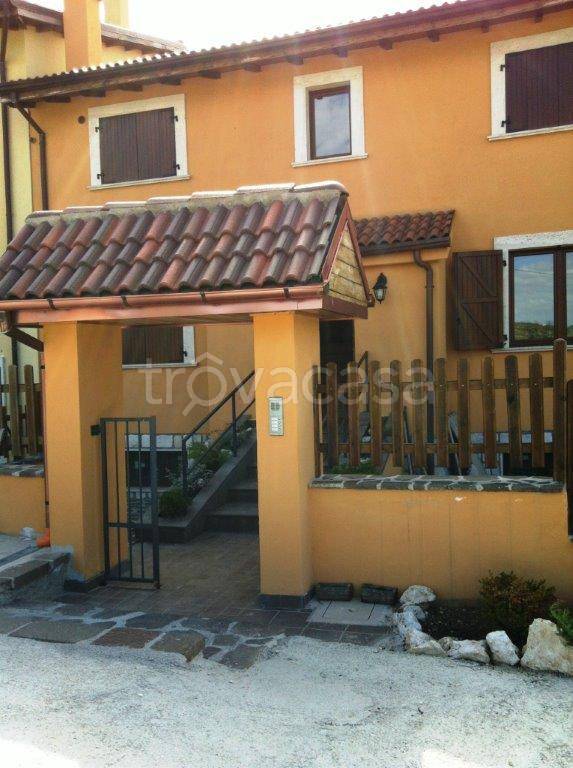 casa indipendente in vendita a Rocca di Mezzo in zona Terranera