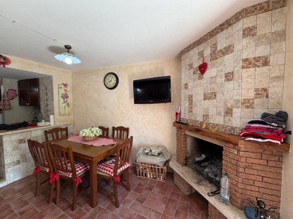 casa indipendente in vendita a Rocca di Mezzo in zona Rovere