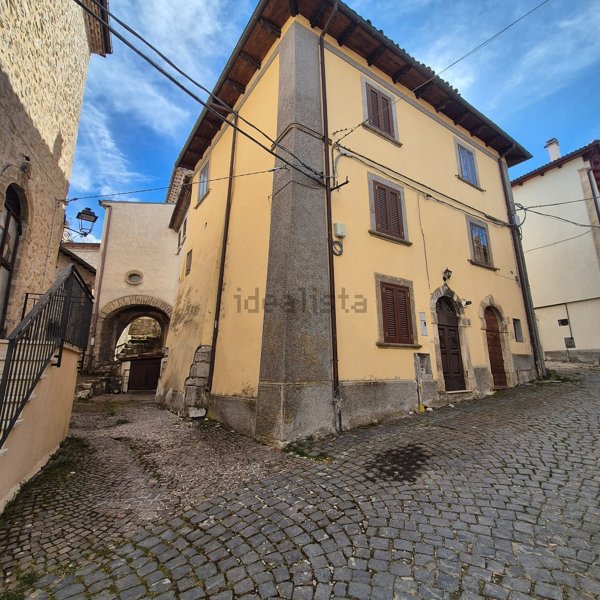 appartamento in vendita a Rocca di Mezzo in zona Terranera