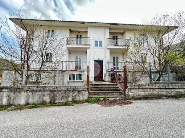 appartamento in vendita a Rocca di Mezzo in zona Rovere