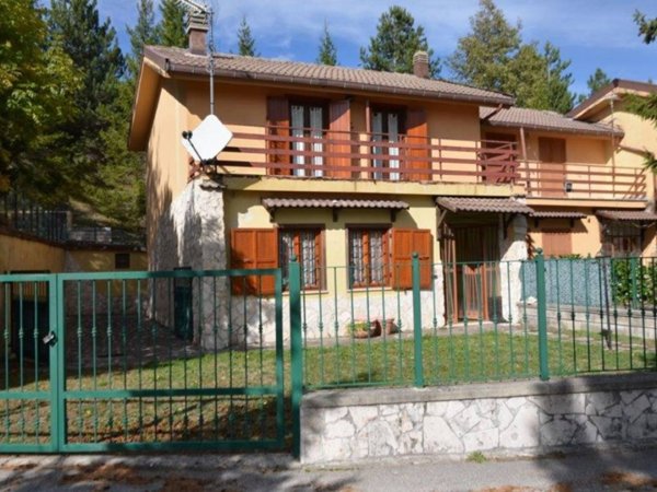 casa indipendente in vendita a Rocca di Mezzo in zona Terranera