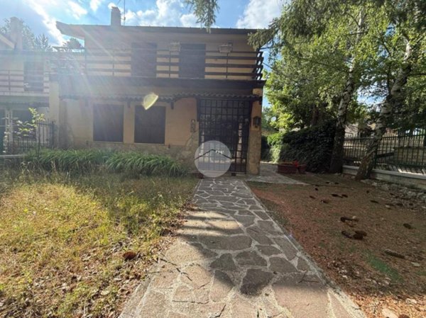 casa indipendente in vendita a Rocca di Mezzo in zona Terranera