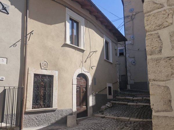 casa indipendente in vendita a Rocca di Mezzo