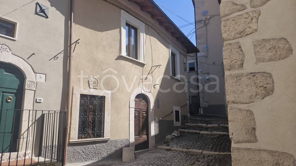 casa indipendente in vendita a Rocca di Mezzo