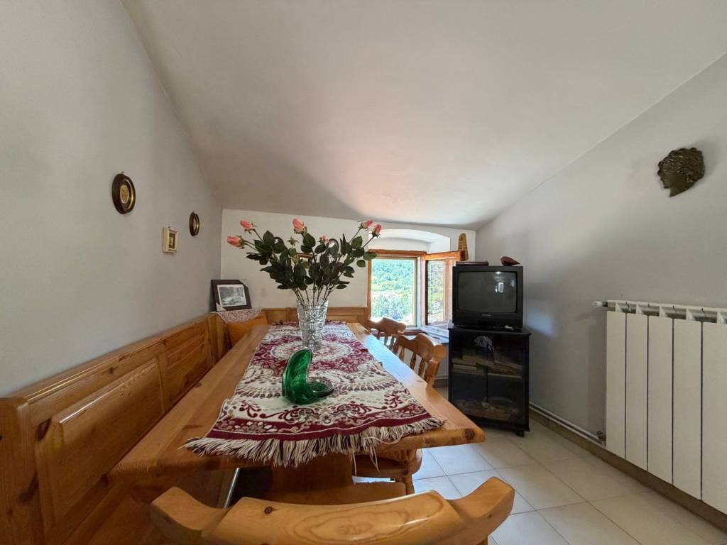 casa indipendente in vendita a Rocca di Mezzo in zona Rovere