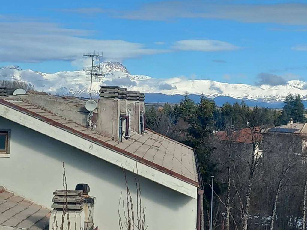casa indipendente in vendita a Rocca di Mezzo