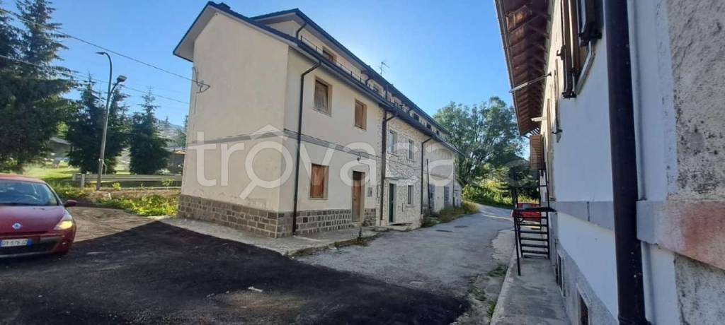 casa indipendente in vendita a Roccaraso in zona Pietransieri