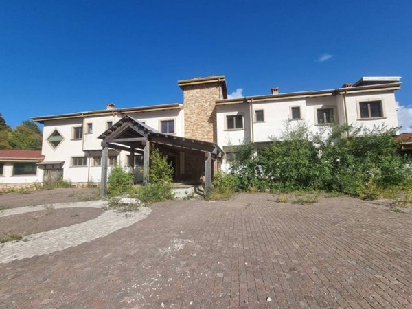 intera palazzina in vendita a Roccaraso in zona Aremogna