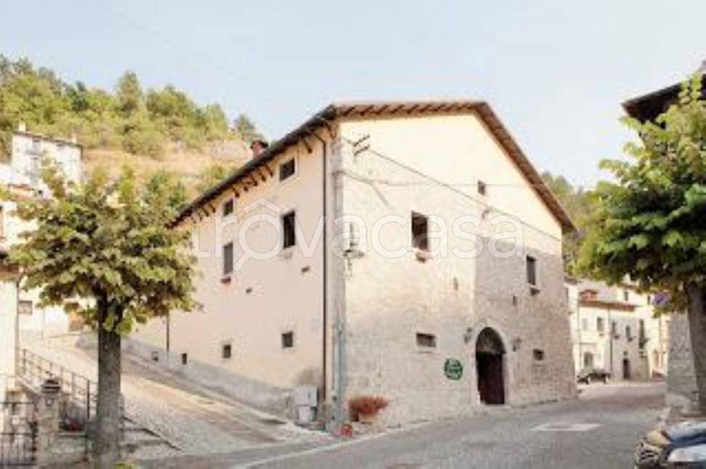 negozio in vendita a Roccaraso in zona Aremogna