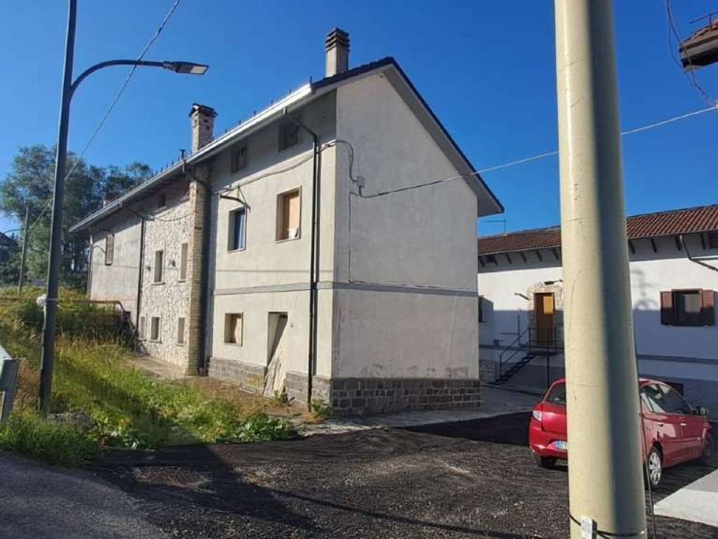 casa indipendente in vendita a Roccaraso in zona Pietransieri