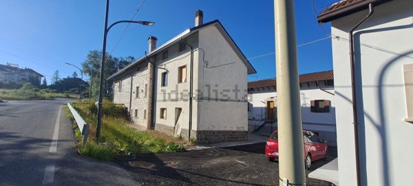 casa semindipendente in vendita a Roccaraso in zona Pietransieri