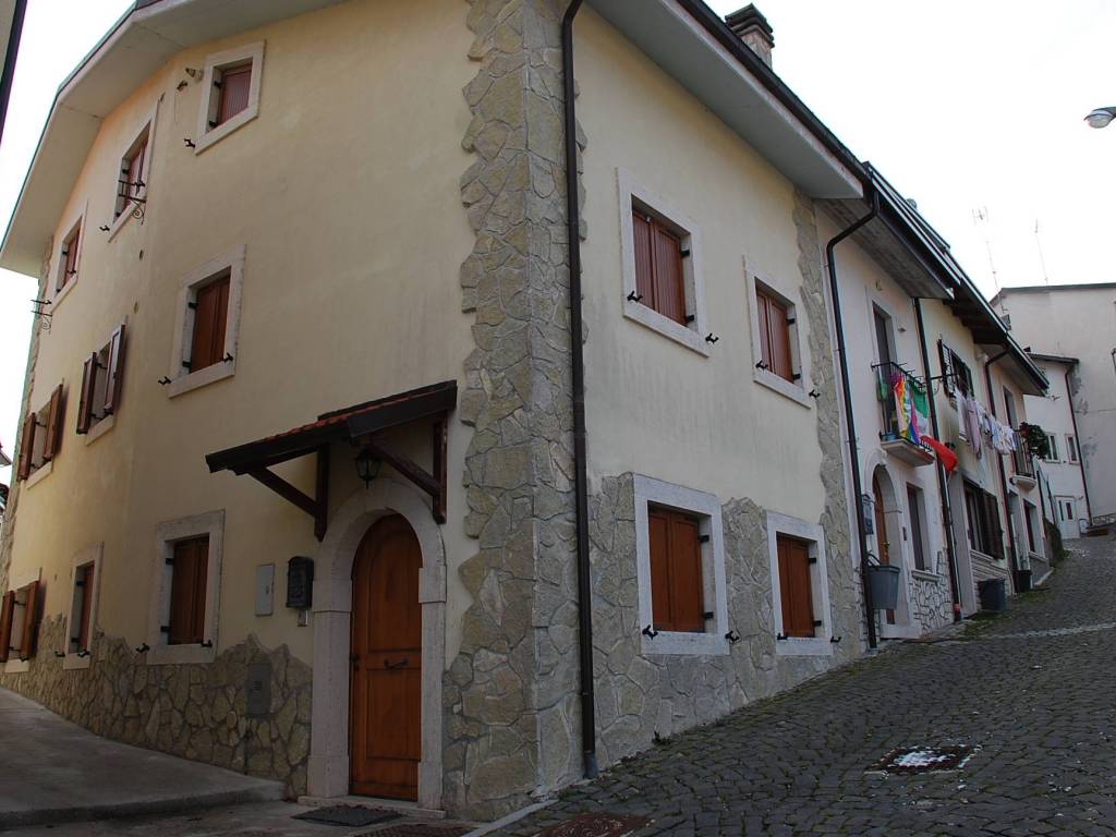 casa indipendente in vendita a Roccaraso in zona Pietransieri
