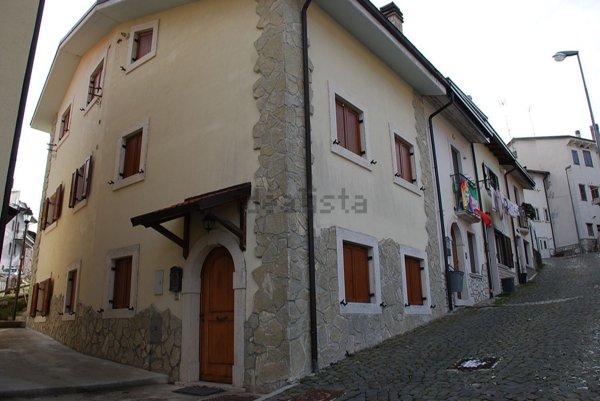 casa indipendente in vendita a Roccaraso in zona Pietransieri