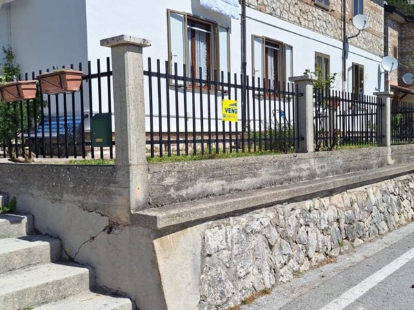 appartamento in vendita a Roccaraso in zona Pietransieri