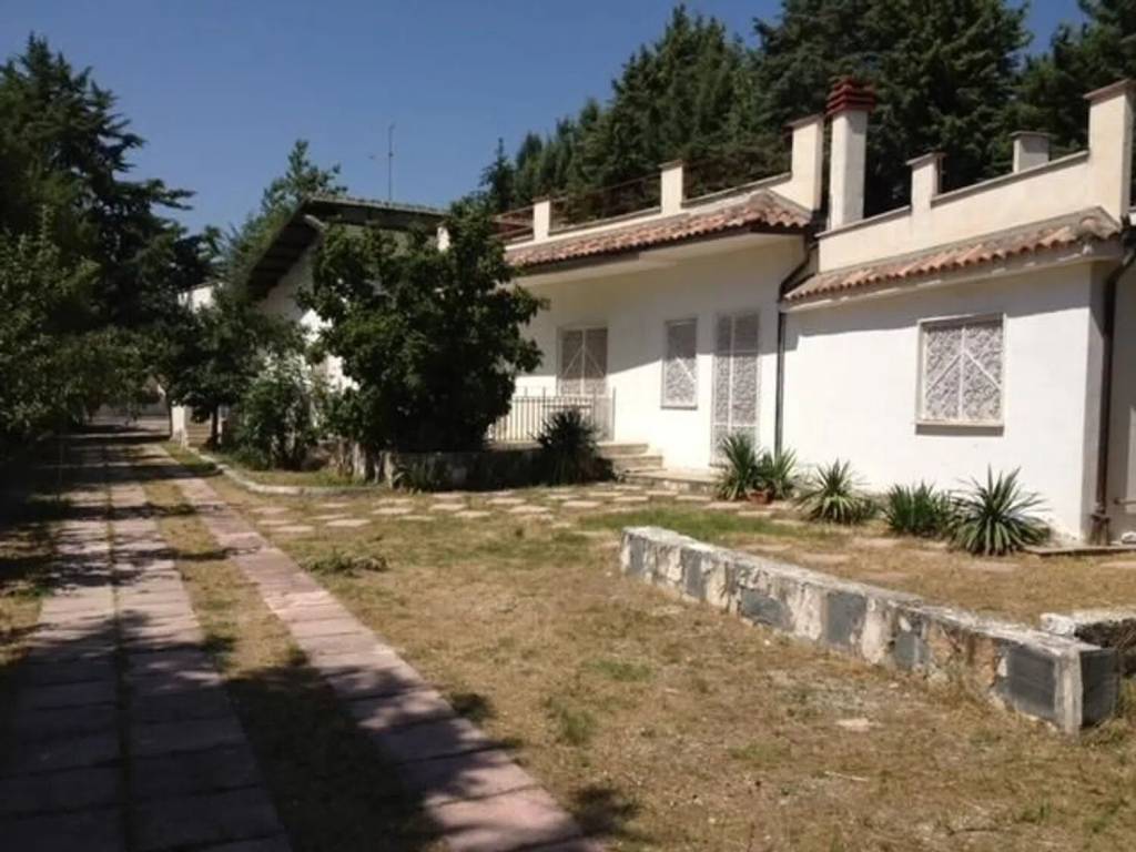 casa indipendente in vendita a San Benedetto dei Marsi