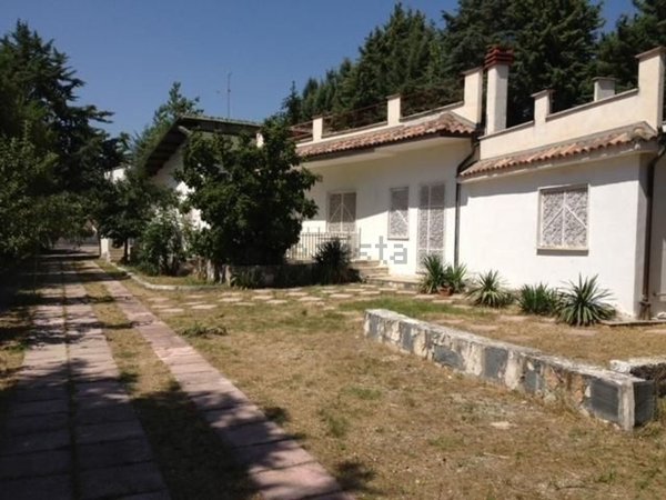 casa indipendente in vendita a San Benedetto dei Marsi