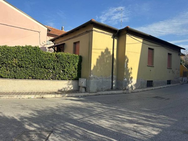 casa indipendente in vendita a San Benedetto dei Marsi