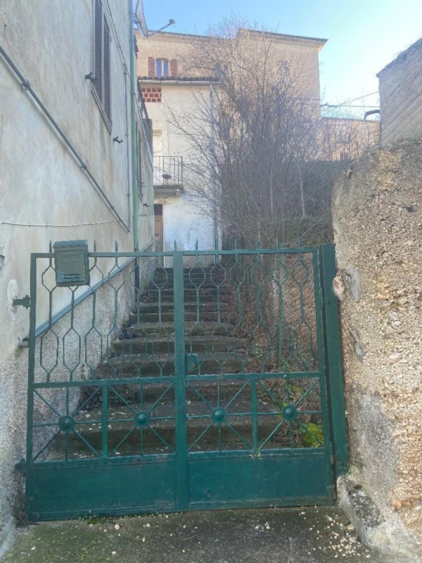 casa indipendente in vendita a San Benedetto in Perillis