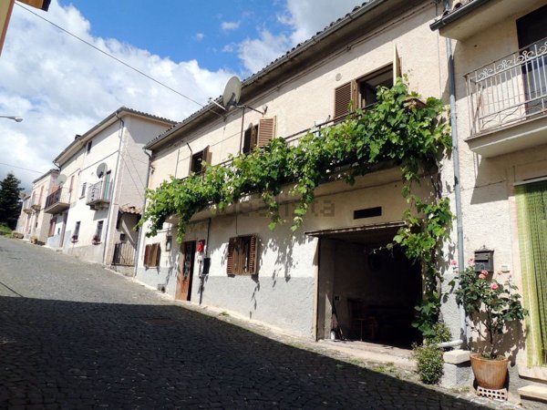 casa indipendente in vendita a San Benedetto in Perillis