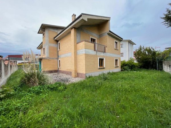 casa indipendente in vendita a San Demetrio ne' Vestini in zona Stiffe