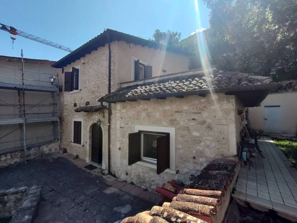 casa indipendente in vendita a San Demetrio ne' Vestini in zona Stiffe