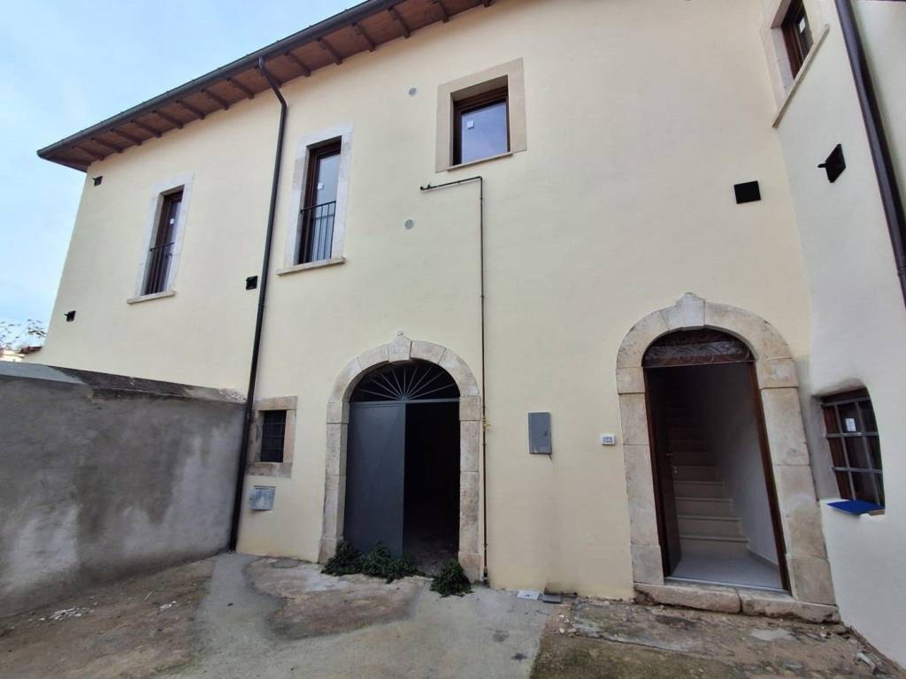 casa indipendente in vendita a San Demetrio ne' Vestini