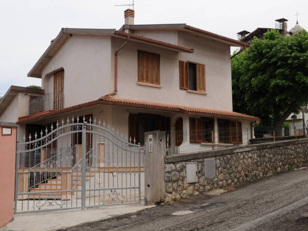 casa indipendente in vendita a San Demetrio ne' Vestini