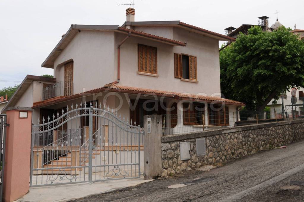 casa indipendente in vendita a San Demetrio ne' Vestini in zona Cavantoni