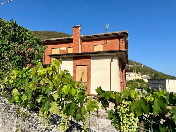 casa indipendente in vendita a San Pio delle Camere