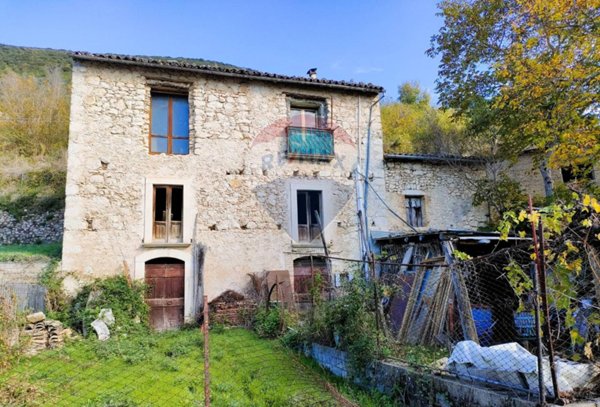 casa indipendente a San Pio delle Camere Castelnuovo di San Pio delle Camere
