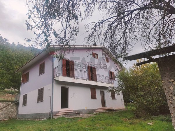 casa indipendente in vendita a San Pio delle Camere