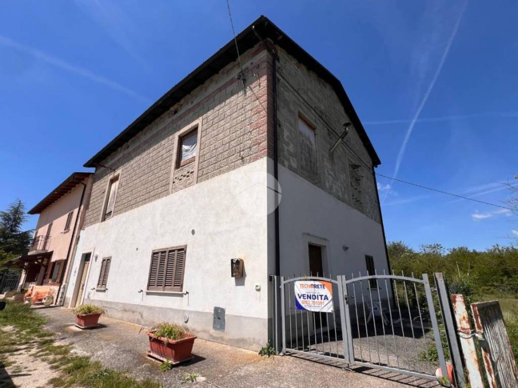 casa indipendente in vendita a San Pio delle Camere