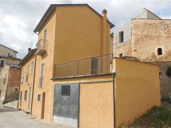casa indipendente a San Pio delle Camere Castelnuovo di San Pio delle Camere