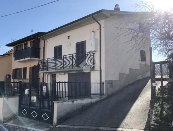 casa indipendente in vendita a Sante Marie in zona San Giovanni