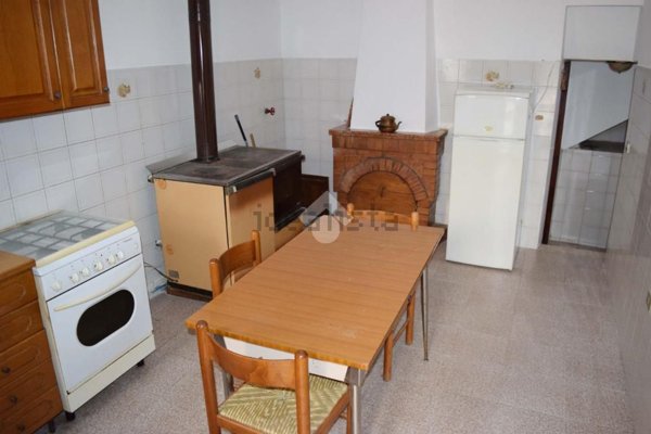 casa indipendente in vendita a Sante Marie in zona San Giovanni
