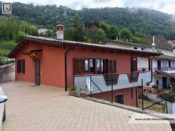 casa indipendente in vendita a Sante Marie in zona Santo Stefano