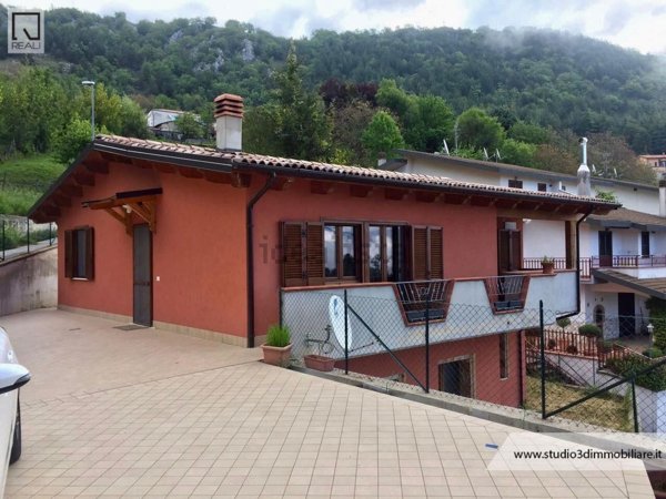 casa indipendente in vendita a Sante Marie in zona Santo Stefano