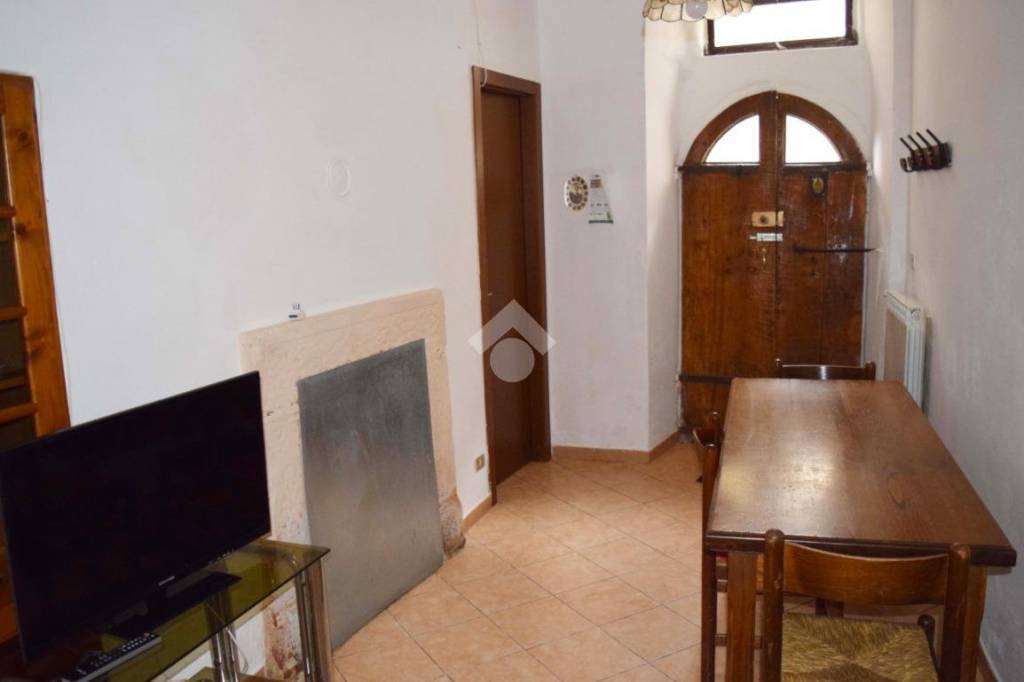 casa indipendente in vendita a Sante Marie in zona San Giovanni