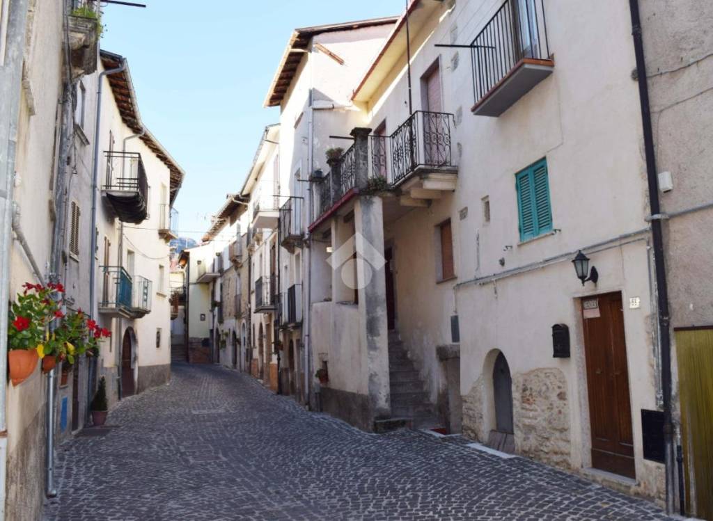 casa indipendente in vendita a Sante Marie in zona San Giovanni