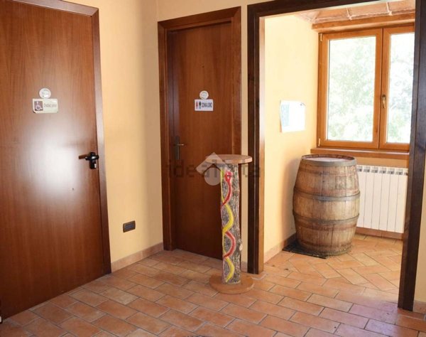 negozio in vendita a Sante Marie