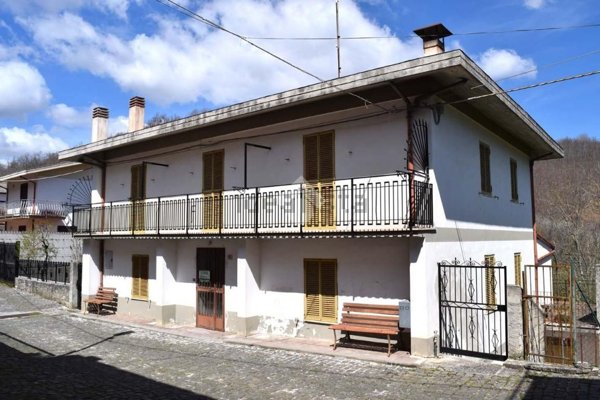 casa indipendente in vendita a Sante Marie in zona Castelvecchio