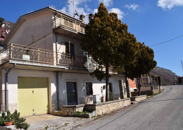 locale commerciale in vendita a Sante Marie in zona Santo Stefano