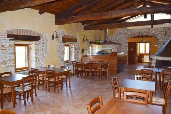 negozio in vendita a Sante Marie in zona San Giovanni