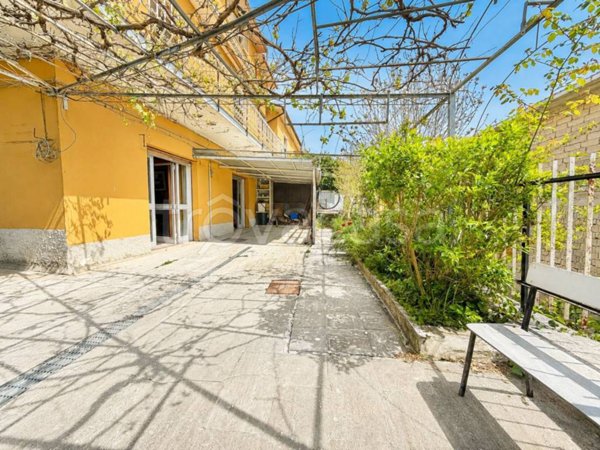 casa indipendente in vendita a Sante Marie in zona San Giovanni